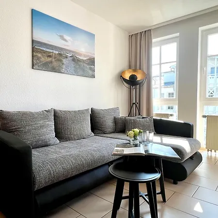 Apartment 345, Seepark *